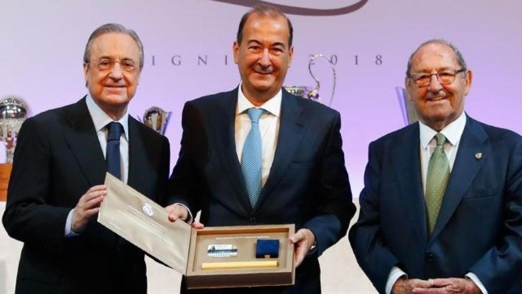 Florentino Pérez, junto a Eduardo Fernández de Blas y Paco Gento.