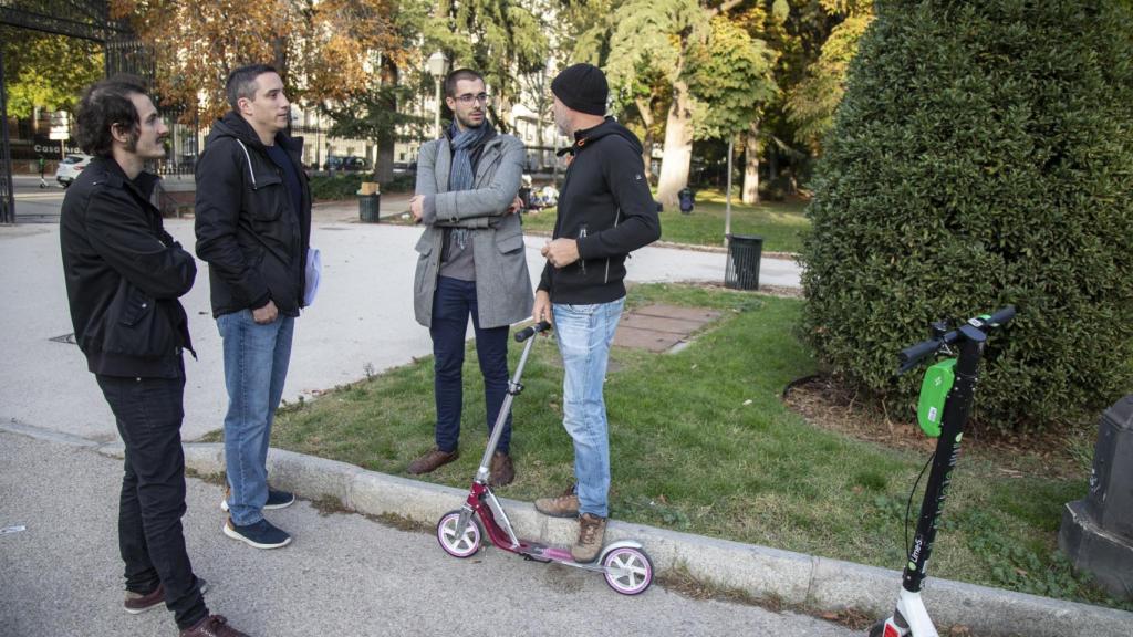 Fin de la expedición. Ignacio, Chema, Sergio y Félix colocan los últimos y se van a casa.