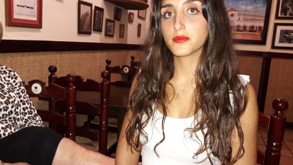 Rocío Contreras, herida por un impacto en la pierna.