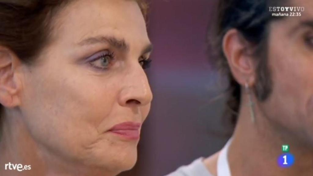 Antonia, al borde de las lágrimas.