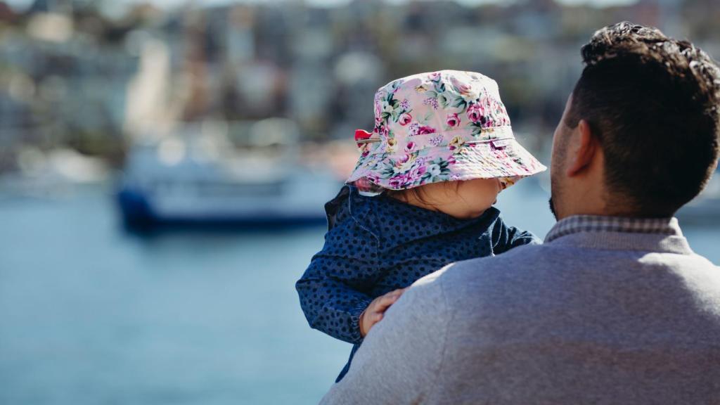 Esta bebé se sentiría atraído por personas parecidas a quienes lo cuidaron.
