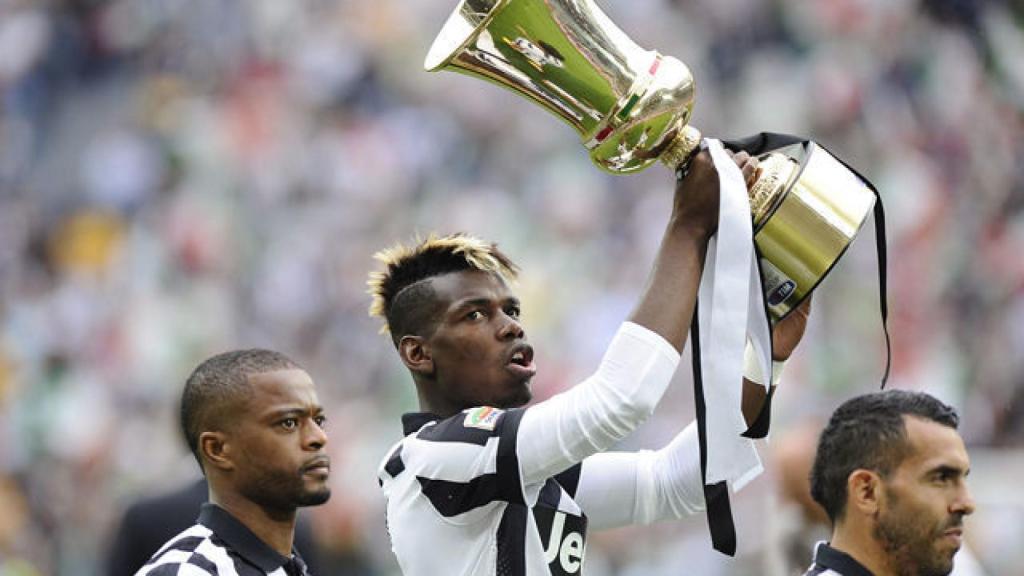 Pogba levanta el título de la Serie A en 2012