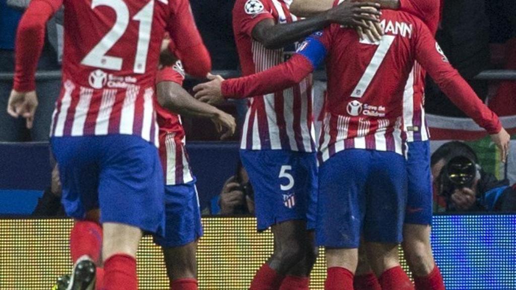 Jugadores del Atlético celebra un gol ante el Dortmund.