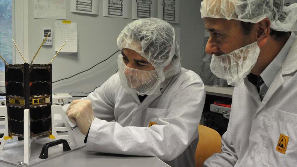 Lume-1 en la cámara limpia en Vigo.