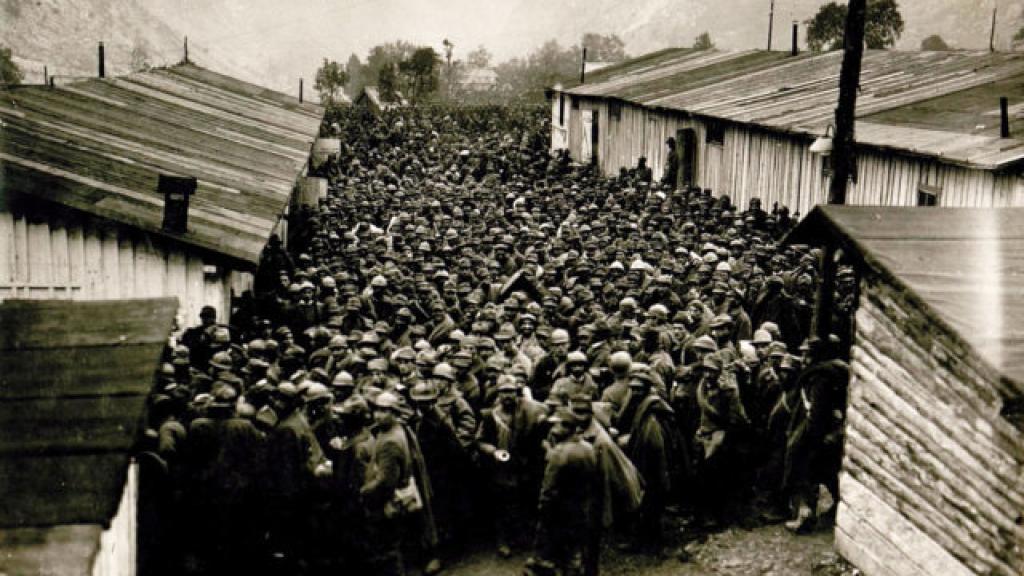 Algunos de los soldados italianos hechos prisioneros por Rommel.
