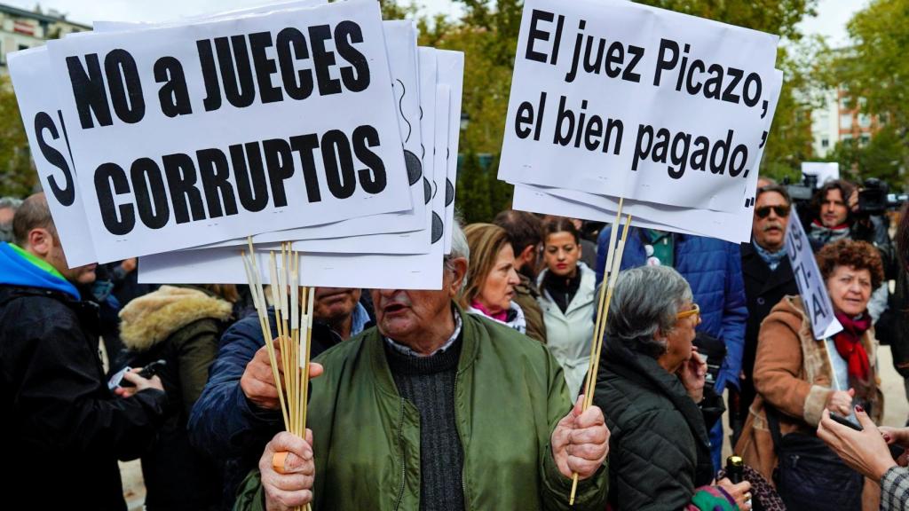 Manifestación contra la decisión del juez Picazo.
