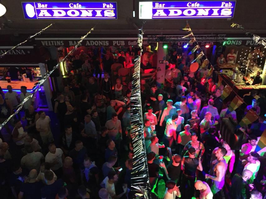 Fiestón en el Centro Comercial Yumbo. Celebran el festival LGTBI Winterpride