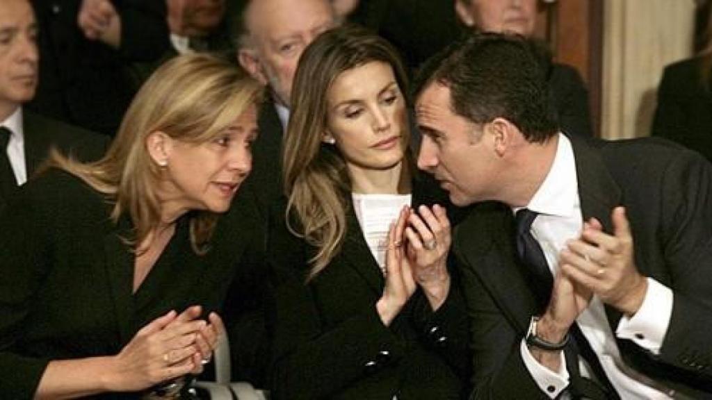 Cristina, la reina Letizia y Felipe VI.