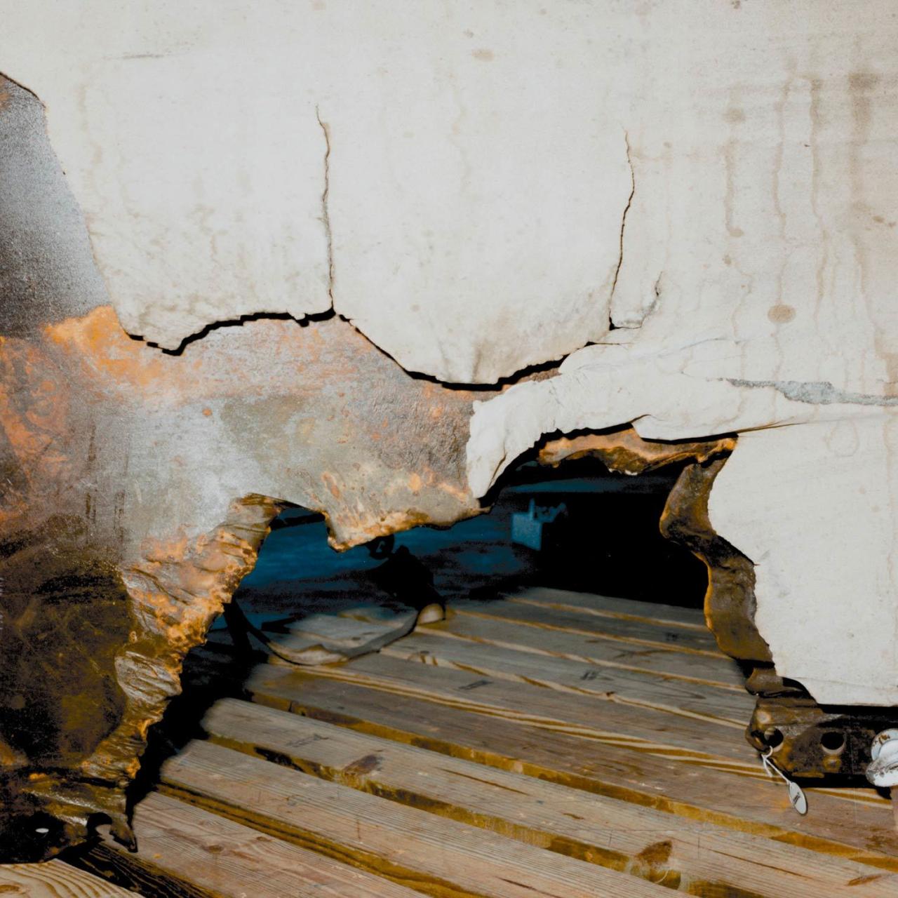 Cohete sólido derecho recuperado tras el accidente