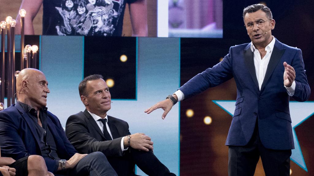 Jorge Javier Vázquez y algunos colaboradores en el plató de 'GH VIP'.