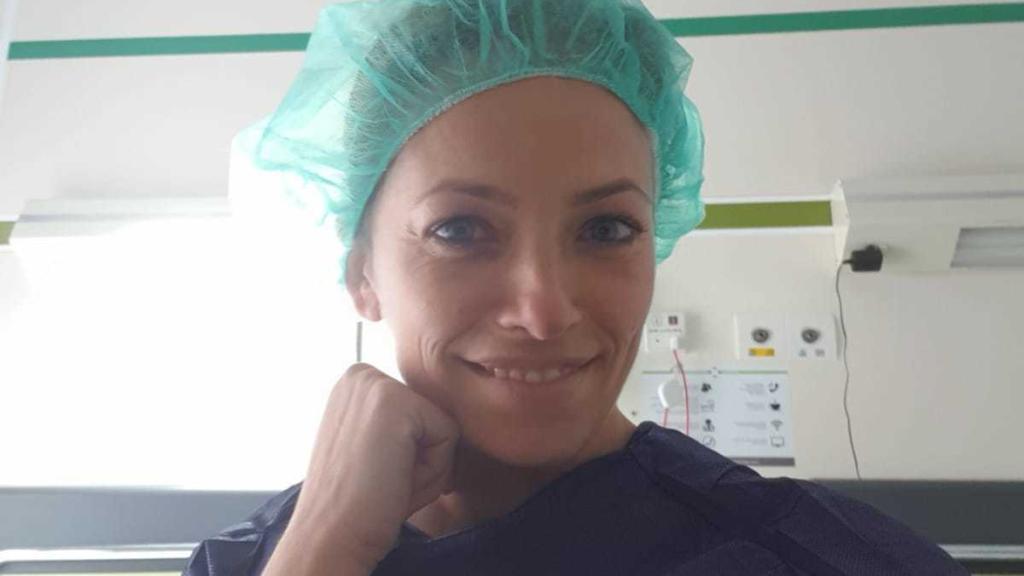 Sandra Martín Cortés, de 33 años, envió esta foto a varios familiares 15 minutos antes de pasar a un quirófano.