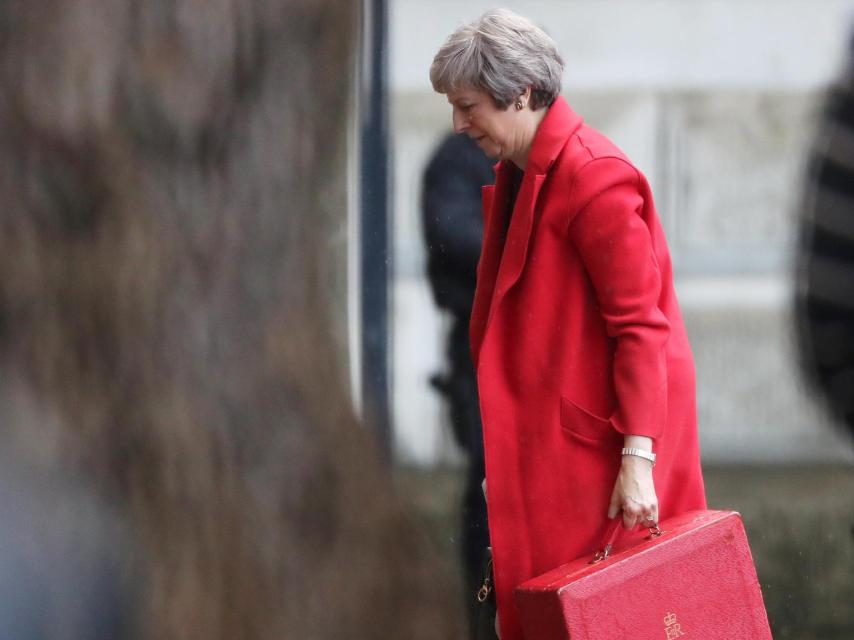 Theresa May ha convocado a sus ministros a las 15:00 horas para discutir el borrador de pacto