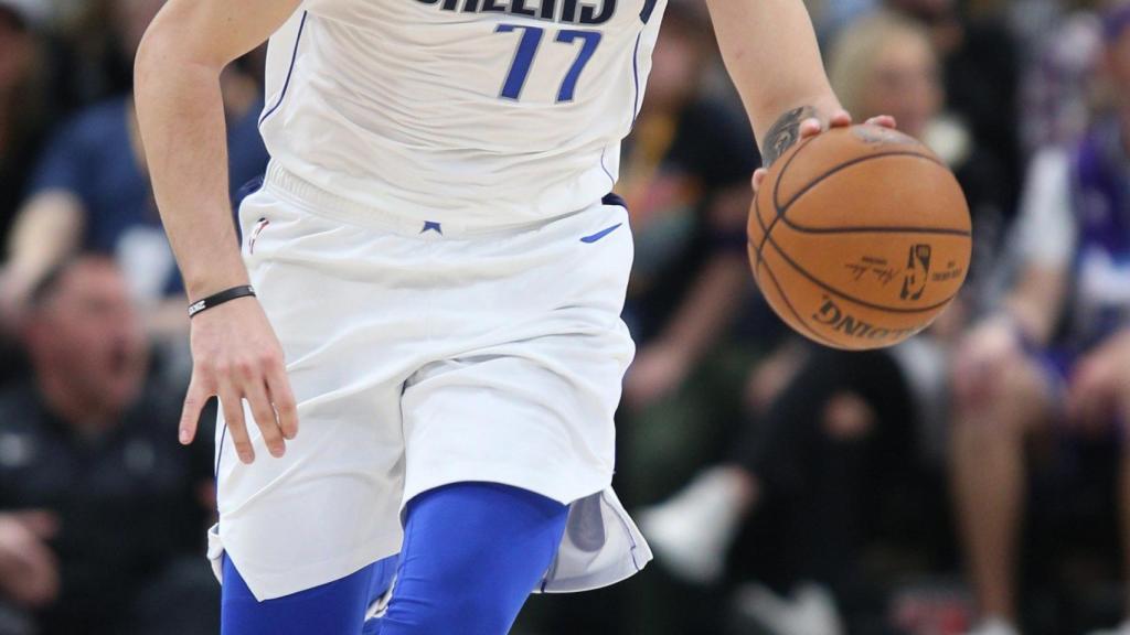 Doncic durante un partido con los Mavericks