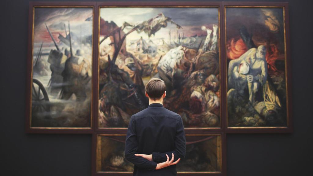 Las instituciones donde exhiben sus primeras obras son claves para mantenerse dentro del mundo del arte.