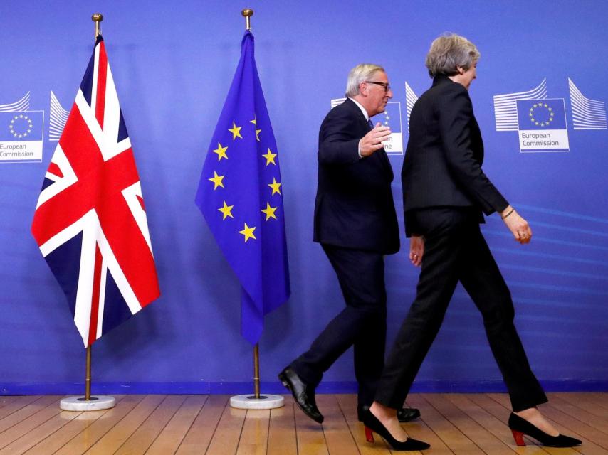 May se ha reunido este miércoles con Juncker en Bruselas