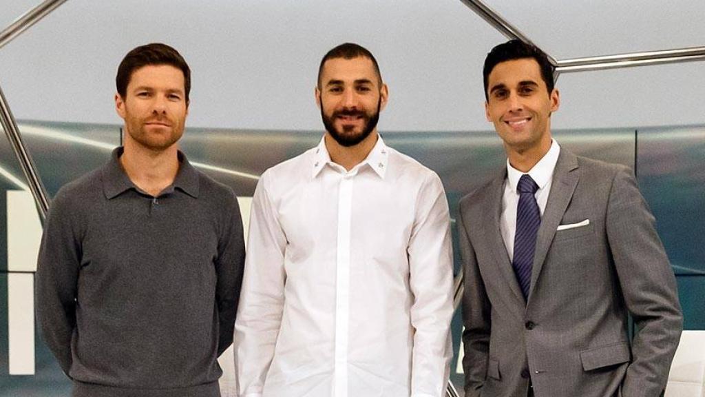 Benzema con Xabi Alonso y Arbeloa.