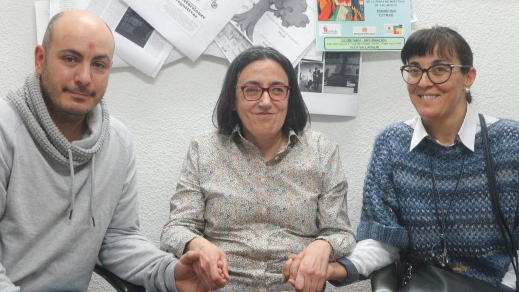 Roberto, Pilar y Ana, consumidores compulsivos.