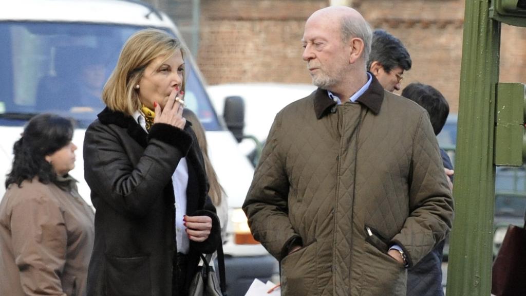 Mariola Martínez-Bordiú y Rafael Ardid por las calles de Madrid.
