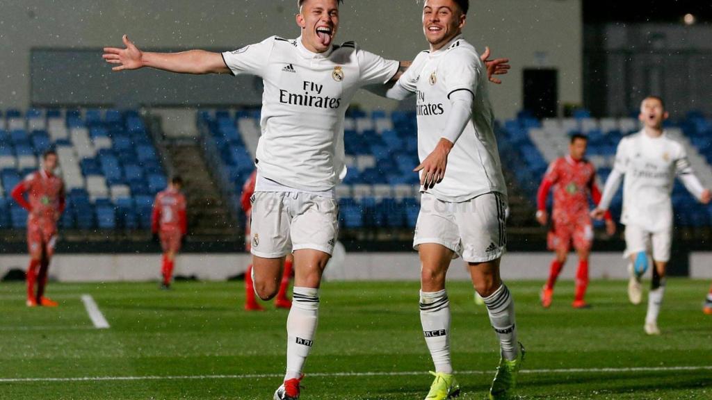 Cristo celebrando su gol