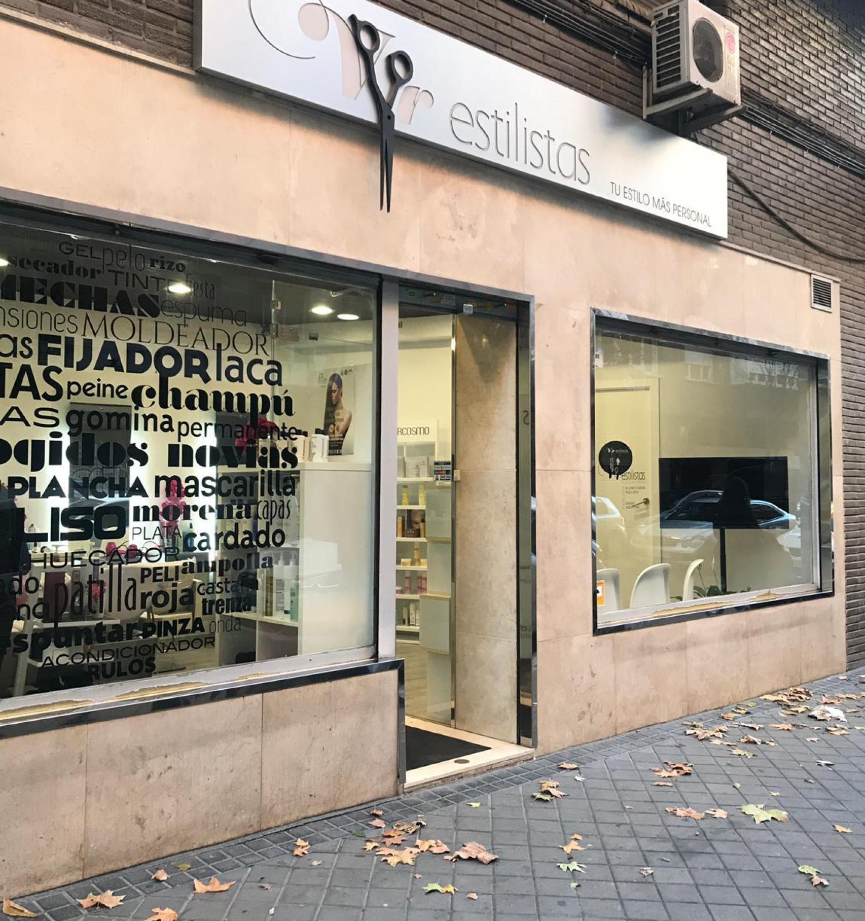 En la imagen, la peluquería frente a la cual Alicia cayó tras precipitarse al vacío.