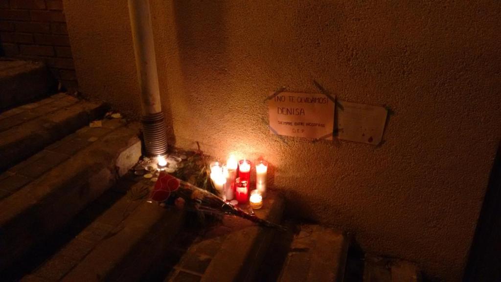 Velas en recuerdo de Denisa.