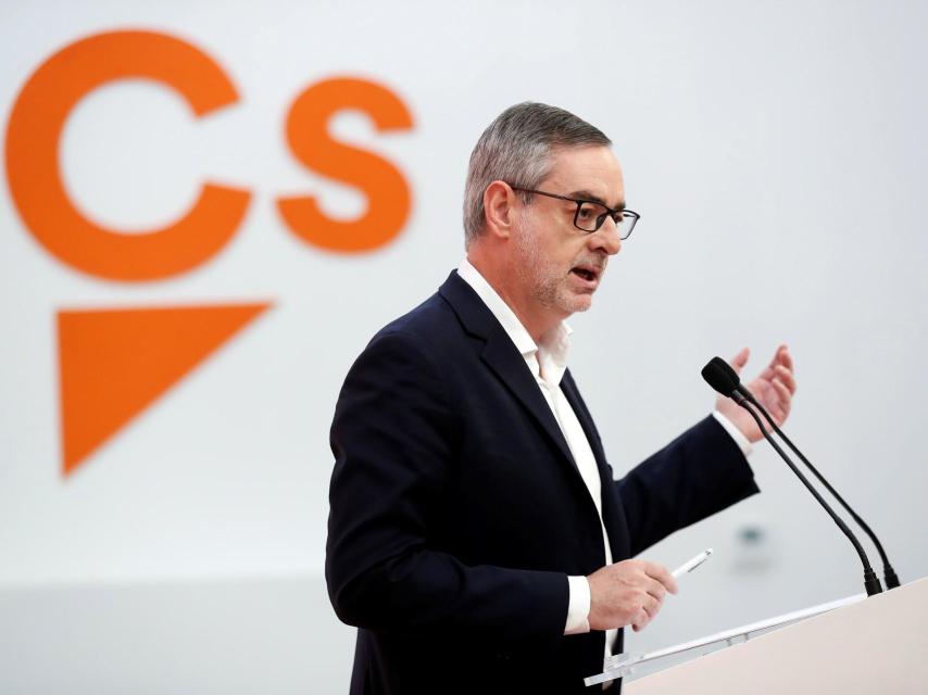 Rueda de prensa de José Manuel Villegas, este lunes en la sede del partido.