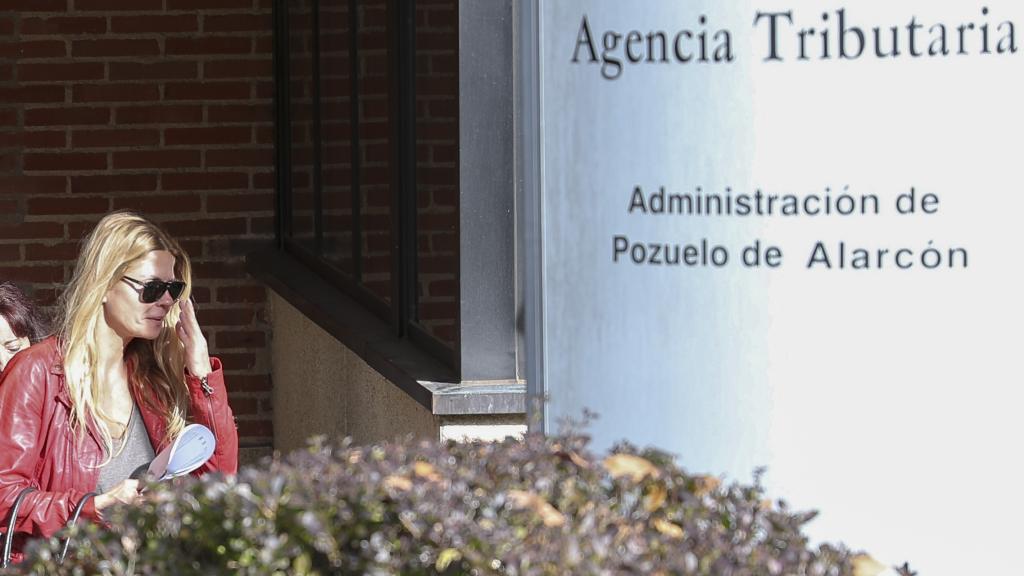 Makoke saliendo de la Agencia Tributaria