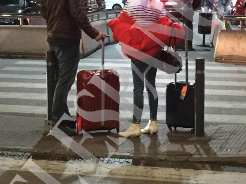 Madre e hijo en la estación de Atocha.