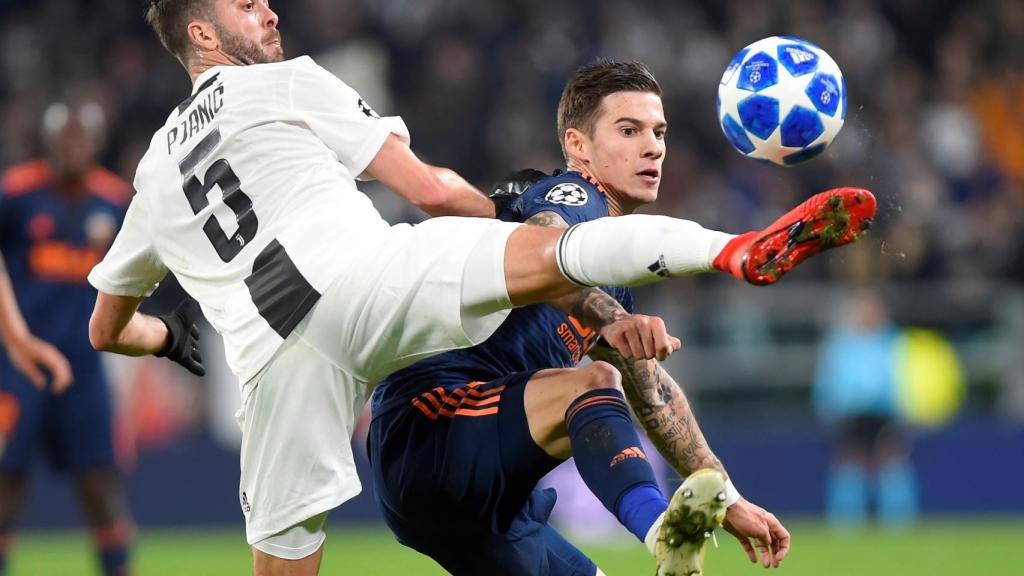 Pjanic y Santi Mina.