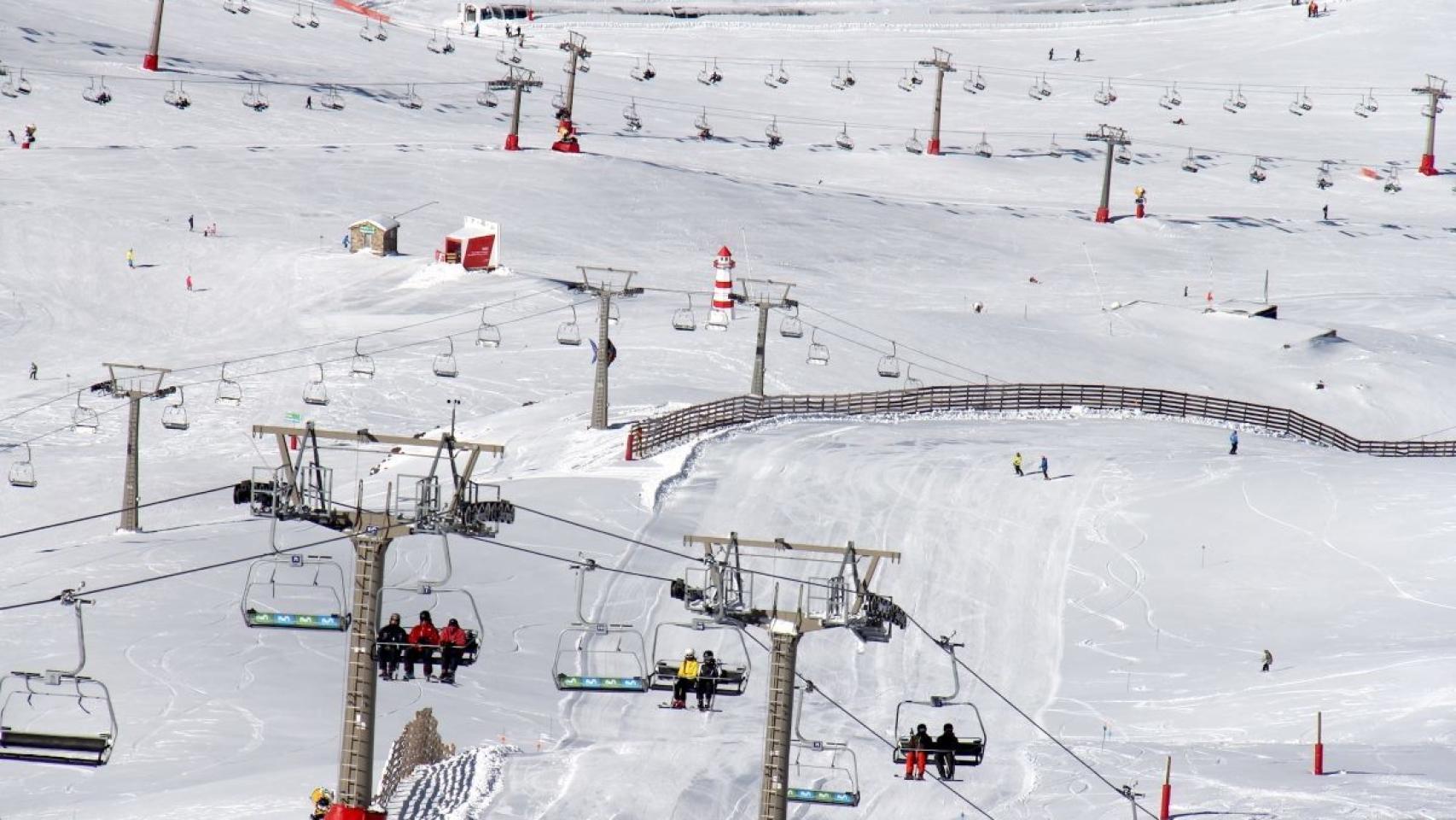 La estación de Sierra Nevada, en Granada, en pleno funcionamiento