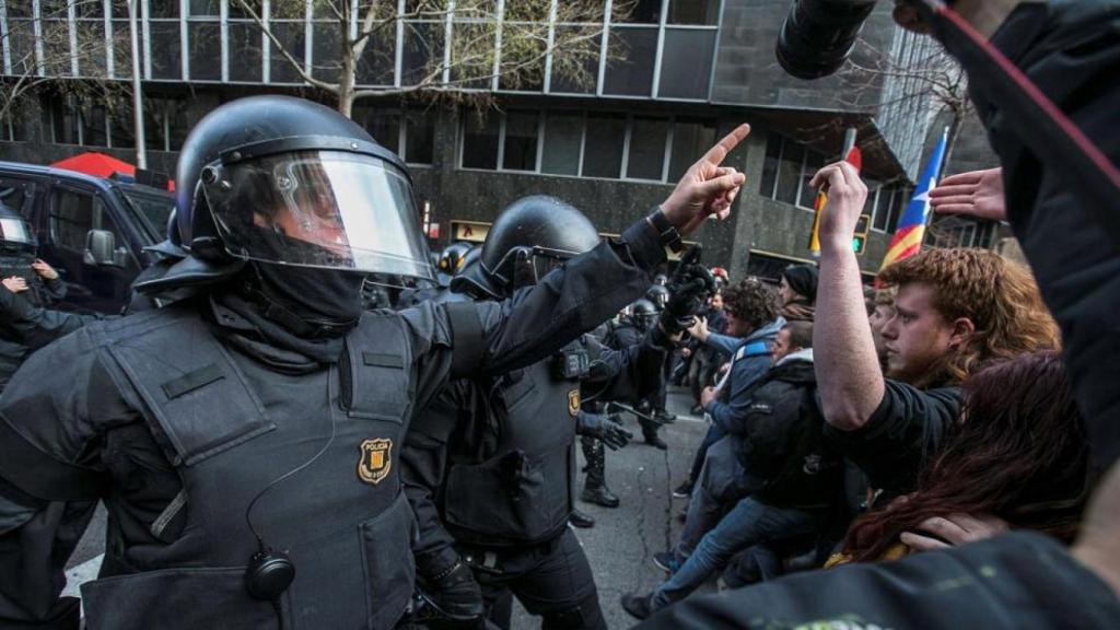 Intervención de un mosso de los BRIMO, en una imagen de archivo.