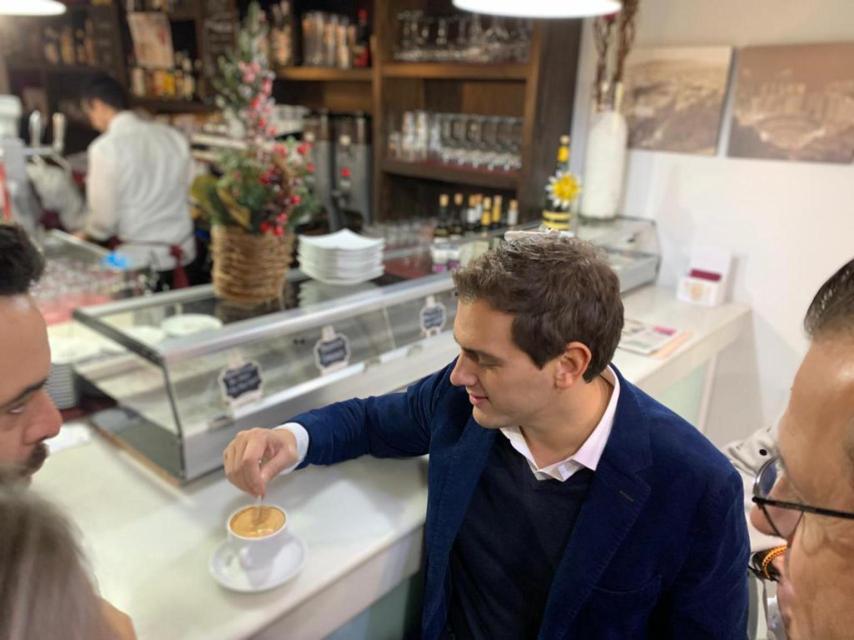 El café con leche de Rivera tras el paseo.