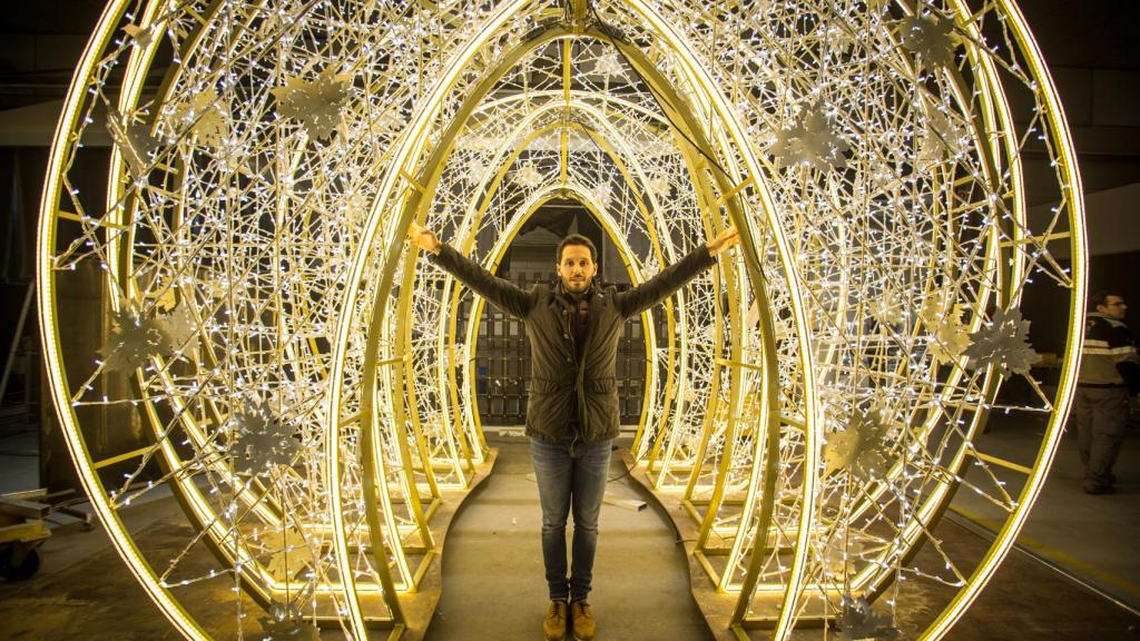 Francisco Jiménez, en el interior de la fábrica 'Ilméx'.