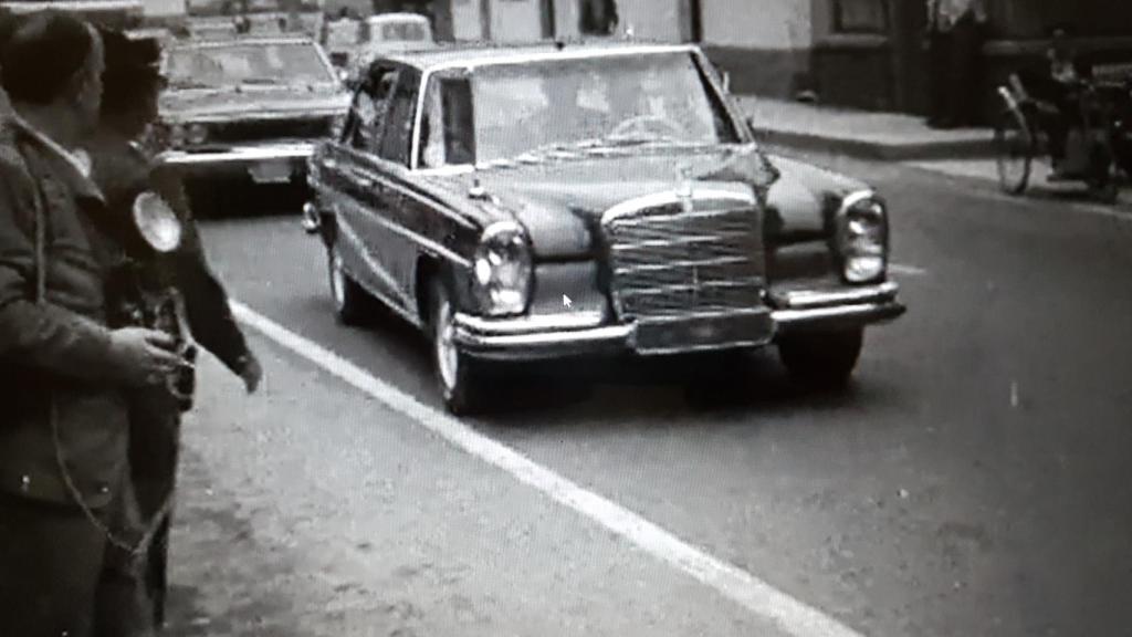 El coche que sale a subaste, el Mercedes de los eméritos.