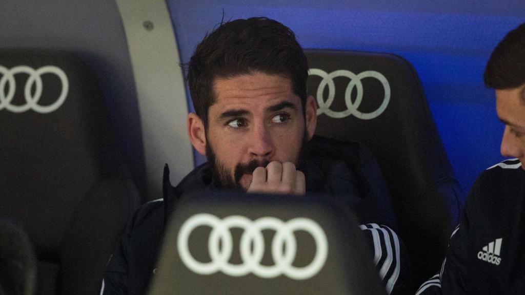 Isco, en el banquillo del Real Madrid ante el Valencia