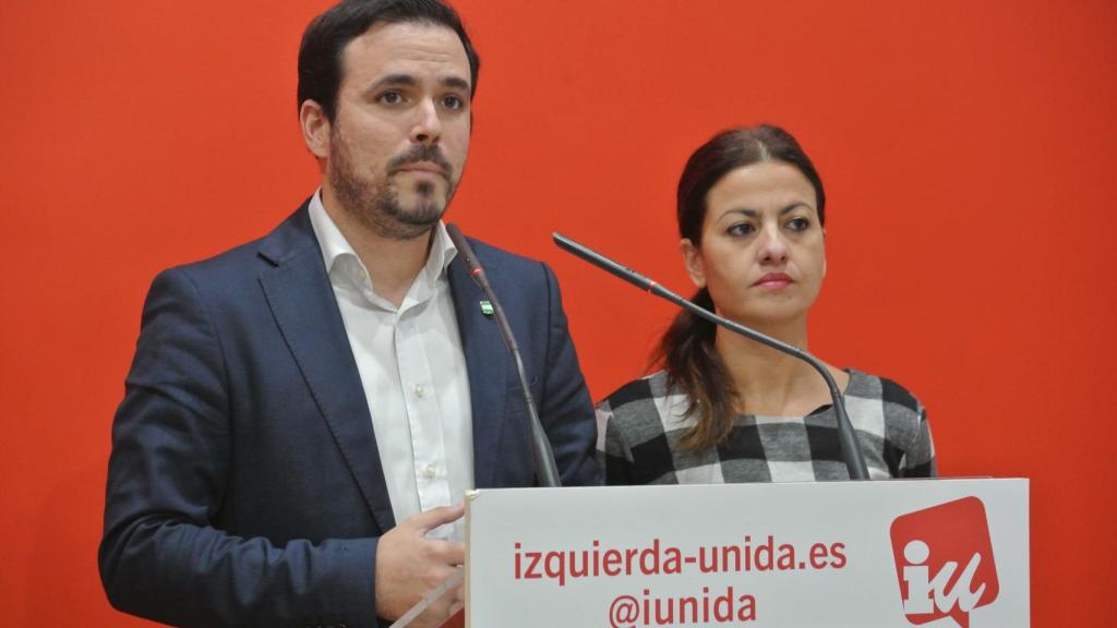 Alberto Garzón, coordinador federal de IU, y Sira Rego, portavoz de la formación.