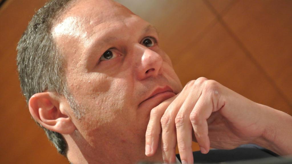 El juez Miguel Ángel Martín Tortabú atiende las preguntas de los senadores.