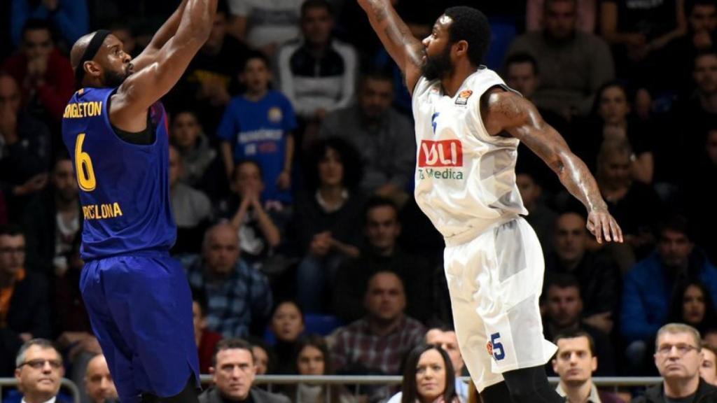 Singleton, en un momento del partido. Twitter: (@FCBasket)