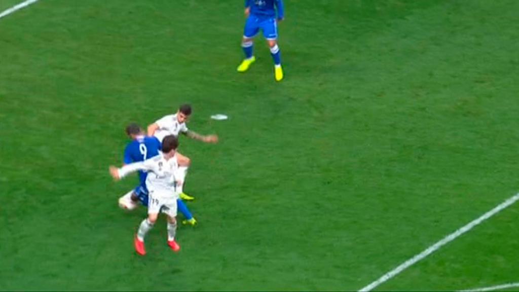 Penalti a favor del Melilla en el Santiago Bernabéu