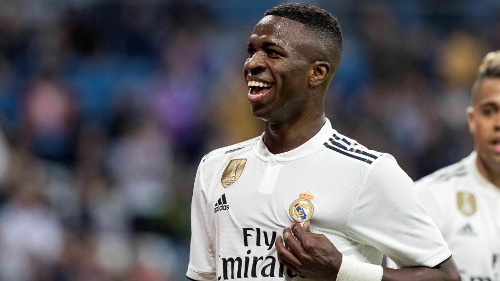 Vinicius celebra tras marcar su primer gol en el Real Madrid