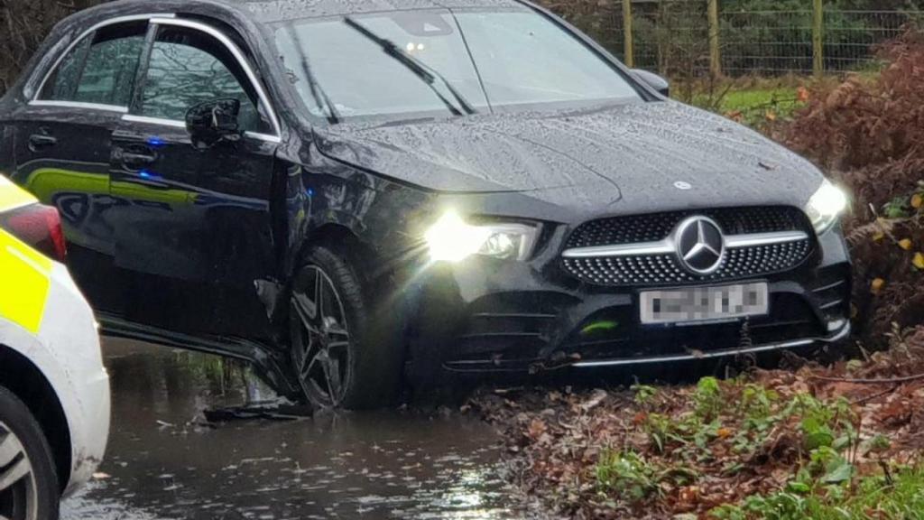 Así quedó el coche de Dominic Thompson tras el accidente