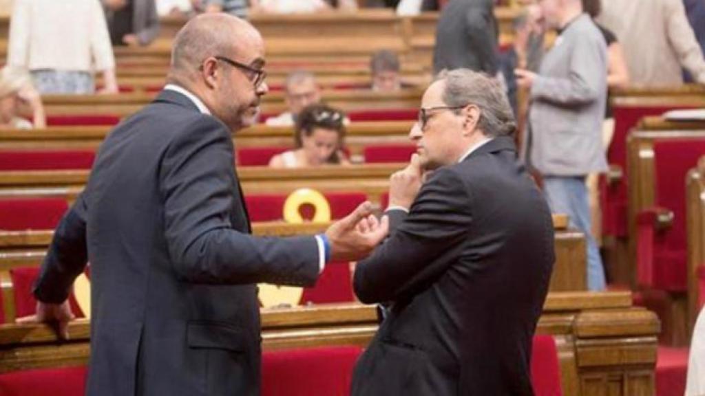 Miquel Buch, consejero de Interior, y Quim Torra, presidente de la Generalitat, en el Parlament.