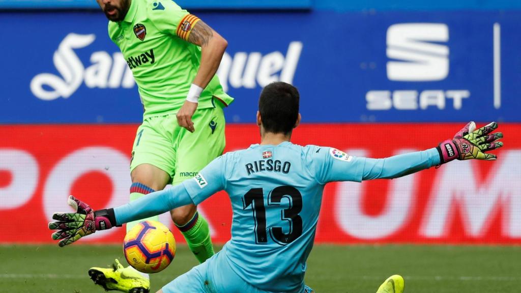 Riesgo intenta tapar el tiro de Morales