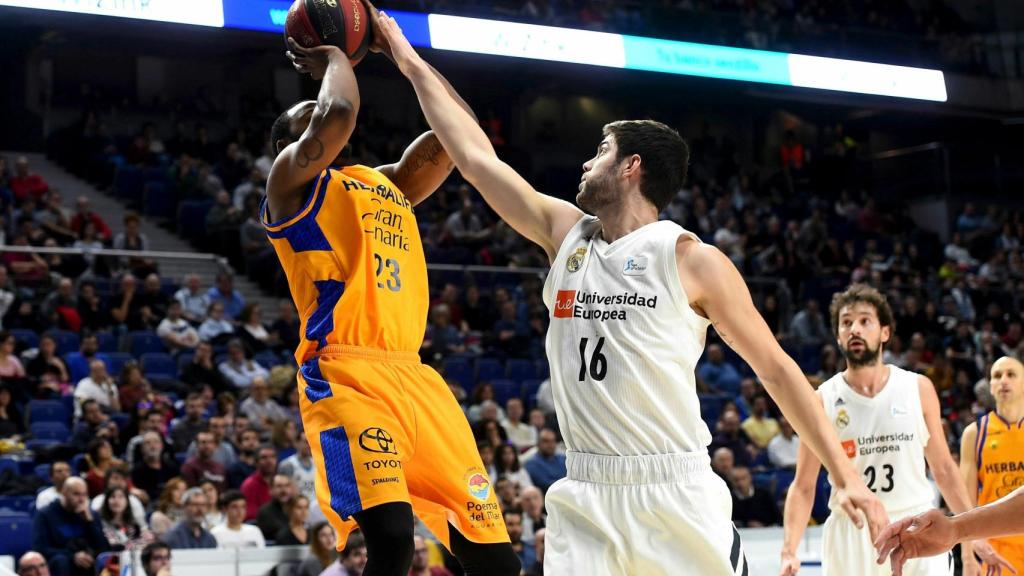 Chris Evans lanza ante la oposición de Santi Yusta