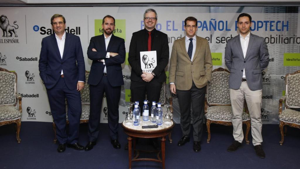 Foto de familia momentos antes de comenzar el Foro Proptech. Innovando en el sector inmobiliario.