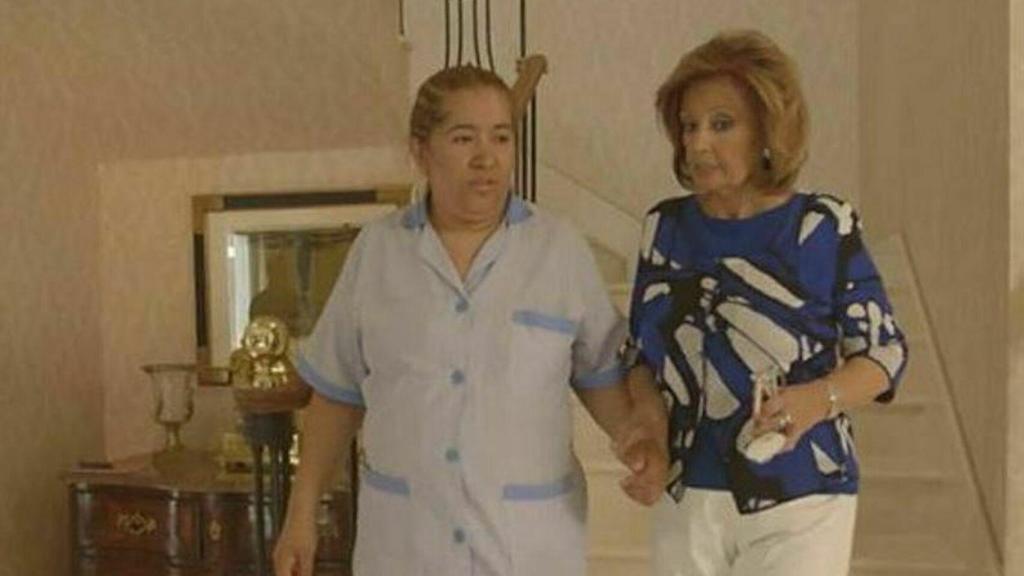 María Teresa y su ya exasistenta en su casa de Molino de la Hoz.