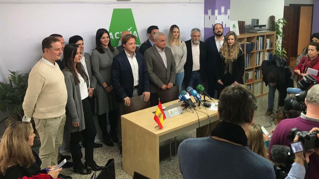 Fulgencio Coll, junto a su equipo de Actúa/Vox para la candidatura a Palma de Mallorca.