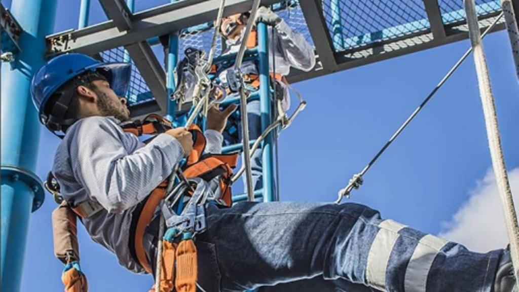 obra_sacyr_obrero_andamio