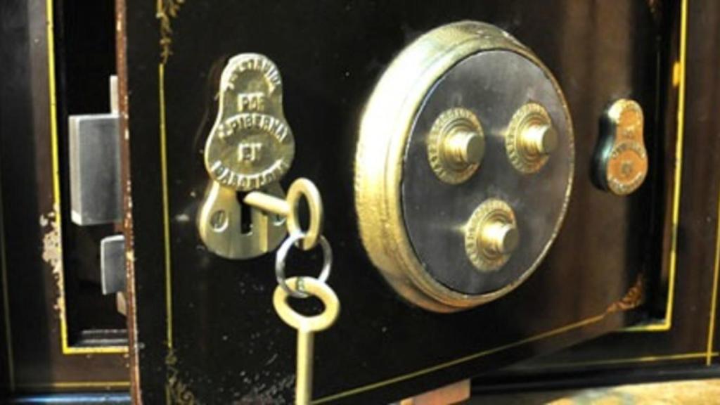 Las familias y empresas españolas redujeron en julio un 2,1% su patrimonio en depósitos