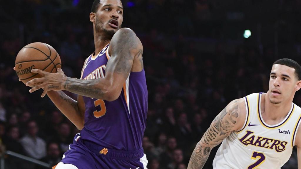 Trevor Ariza contra Lakers